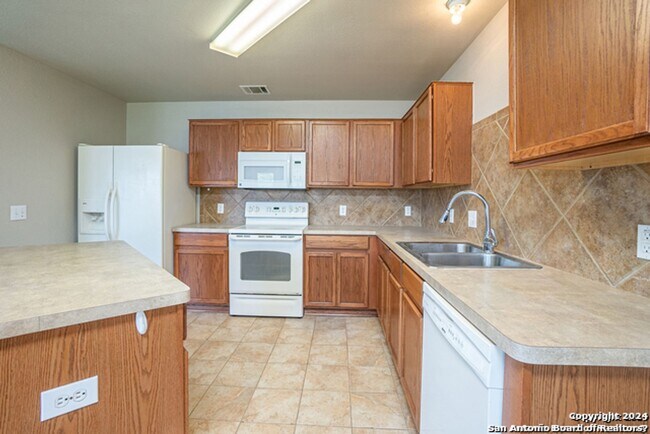 Building Photo - Converse 4 Bedroom