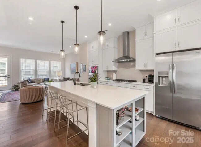 Foto del edificio - 5018 Harrowsmith Ln