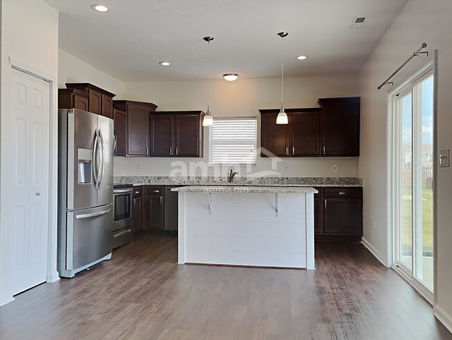 Building Photo - 877 Coralberry Ln