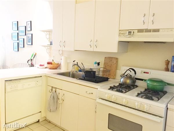 Building Photo - 726 Sackett St