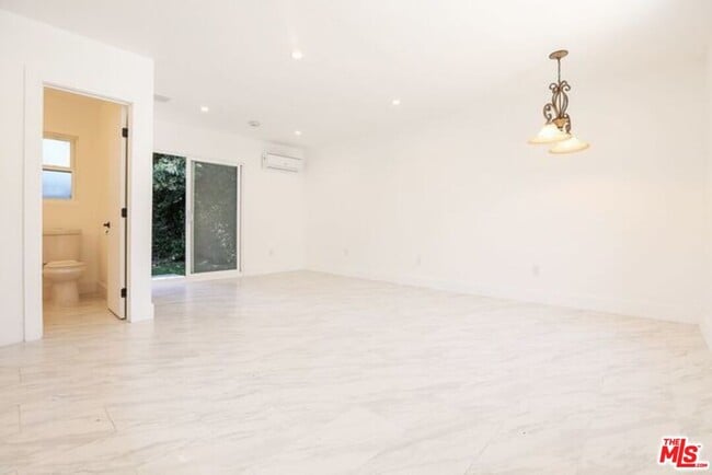 Building Photo - 5307 1/2 Don Pio Dr