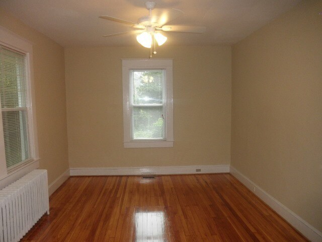 Building Photo - 18 Glenmore Ave/ Charming 3 bedroom 2 bath...