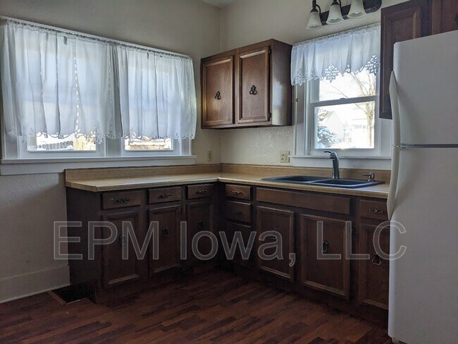 Foto del edificio - 418 1st Ave NW