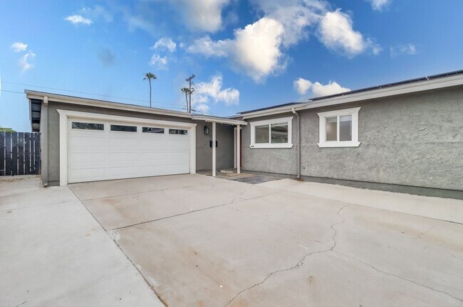 Foto del edificio - Imperial Beach, Gorgeous 4 bed 2 bath home...