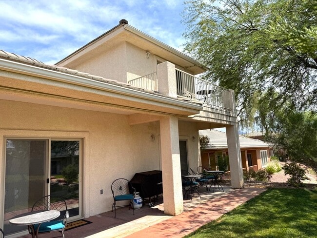 Building Photo - 400 Paradise Pky