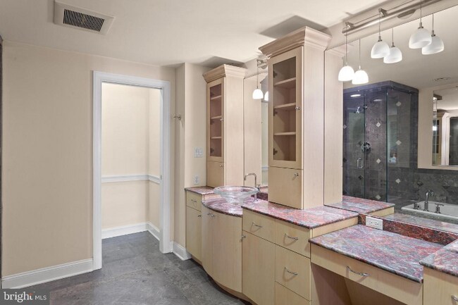 Building Photo - 8000 Mirador Pl