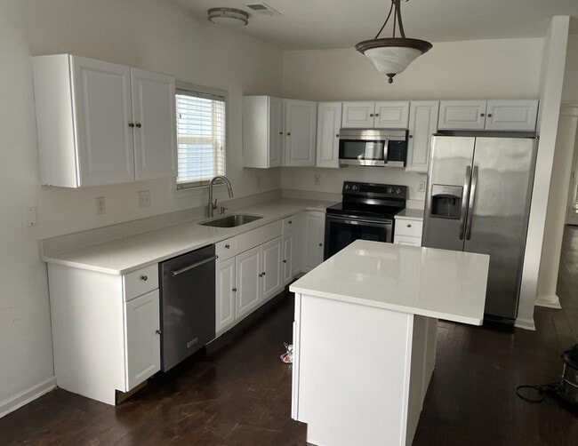 Building Photo - 1173 Island Pl E