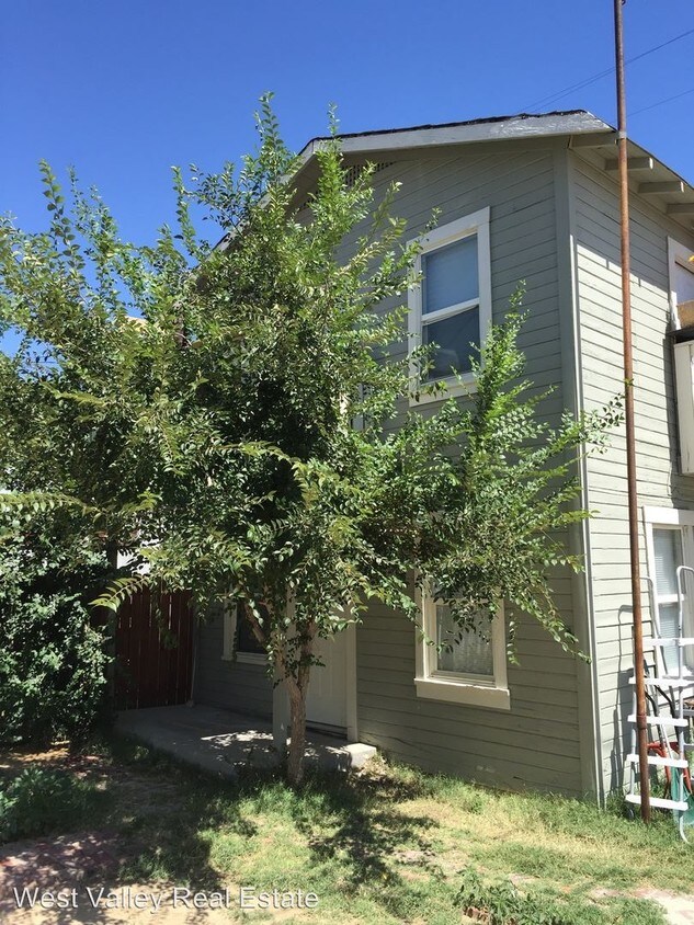 1 br, 1 bath House 728 1/2 Kern St A House Rental in Taft, CA