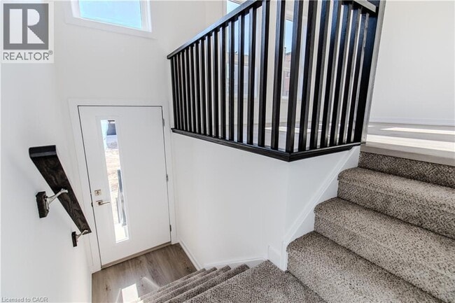 Photo du bâtiment - 70 Kenesky Dr