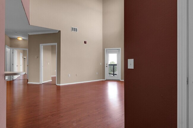 Foto del edificio - $1,745.00, 2 bed, 1 .5 bath located in Aur...