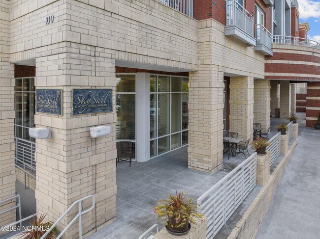 Foto del edificio - 235 Sky Sail Blvd