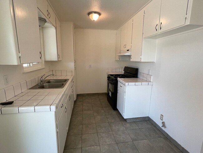 Foto del edificio - 4 Bedroom 2 Bath Ranch Style Home in Lemoore