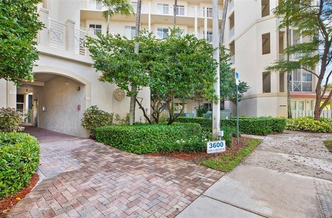 Building Photo - 3600 Oaks Clubhouse Dr