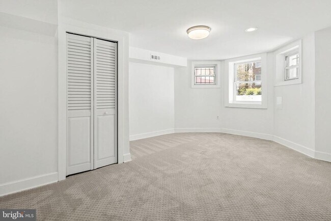 Foto del edificio - 3007 11th St NW