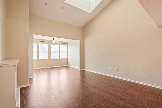 Foto del edificio - 8550 Touchton Rd