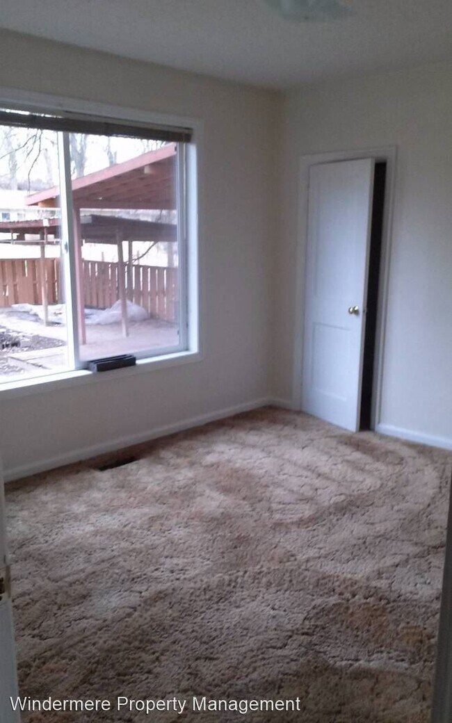 Building Photo - 2 br, 1 bath Apartment - 611 SW 6th
