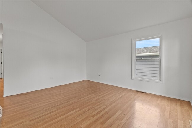 Foto del edificio - 1607 N Cedar Lake Rd
