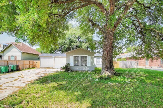 Building Photo - 3 br, 2 bath House - 2930 Ellington St