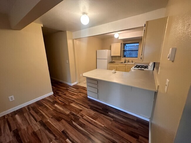 Cocina - 8616 14th Ave S