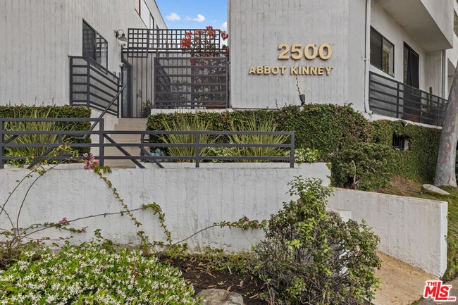 Building Photo - 2500 Abbot Kinney Blvd