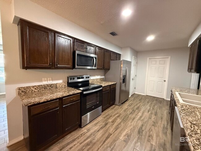 Building Photo - 523 W Amanda Ave