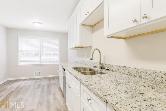 Building Photo - 2157 Rollingview Dr
