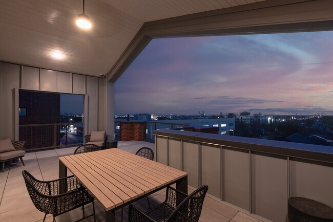 Salón Sky - Residences at Grayson Heights