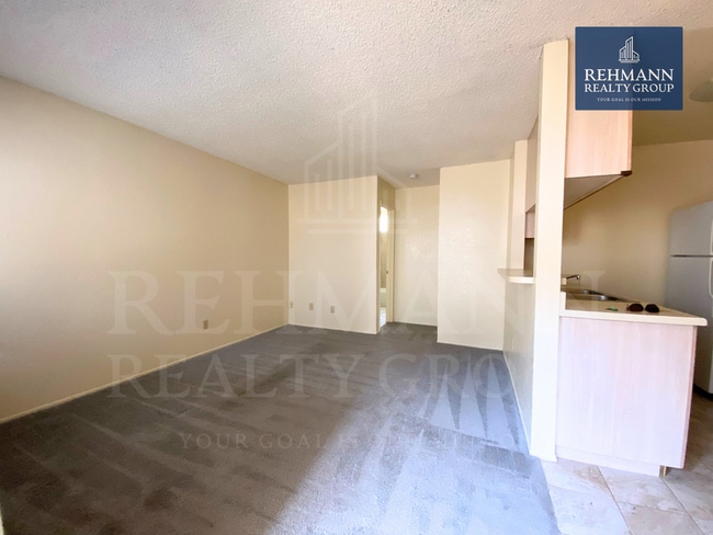 Building Photo - 4177 Iowa St