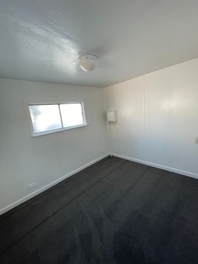 Building Photo - *ALL UTILITIES INCLUDED* 2-Bed, 1-Bath Mob...