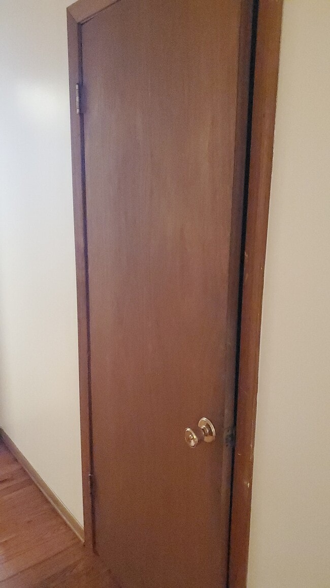 Building Photo - 432 N Milwaukee Ave