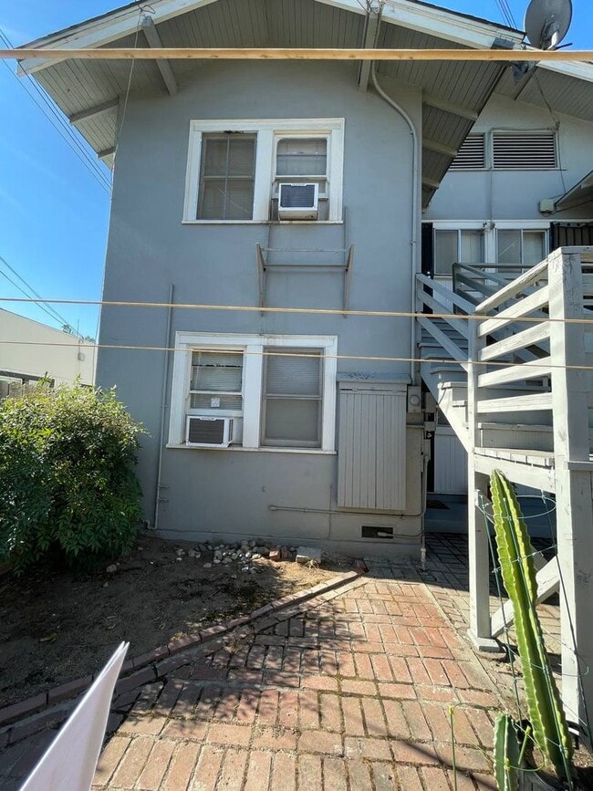 Building Photo - 517 E Olive Ave
