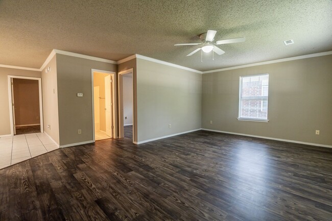 Building Photo - 572 Dockery Ln