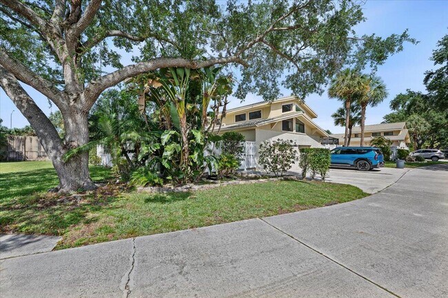 Foto del edificio - 12556 Woodmill Dr