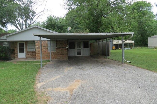 Building Photo - 340 West Dr