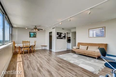 Foto principal - 1 br, 1 bath Condo - 6301 North Sheridan R...