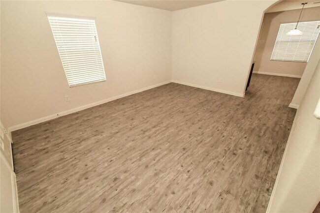 Foto del edificio - 4218 Silver Ranch Rd