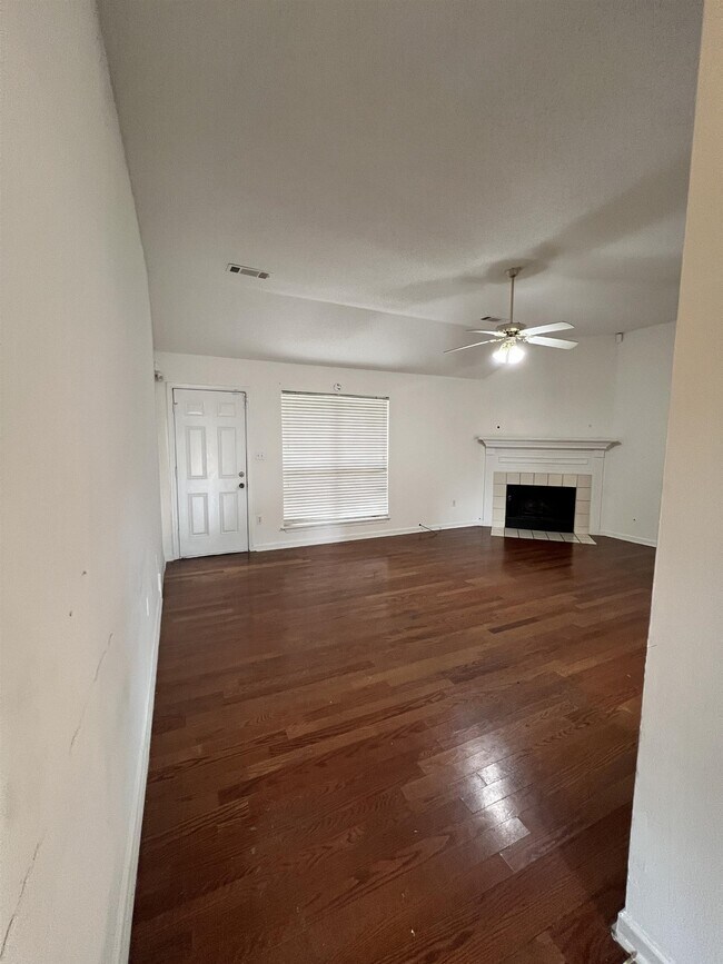 Building Photo - 5760 Pecan Trce