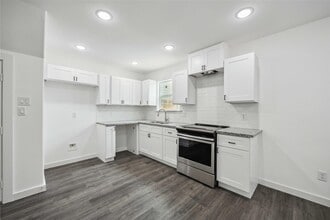 Building Photo - 2312 Wavell St