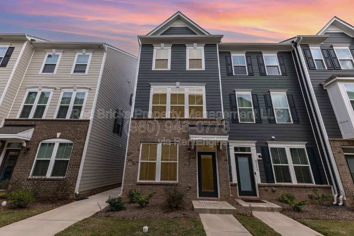 Foto principal - 6122 Cleburne Ct