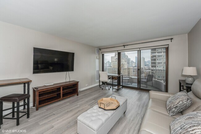 Building Photo - 2020 N Lincoln Park W