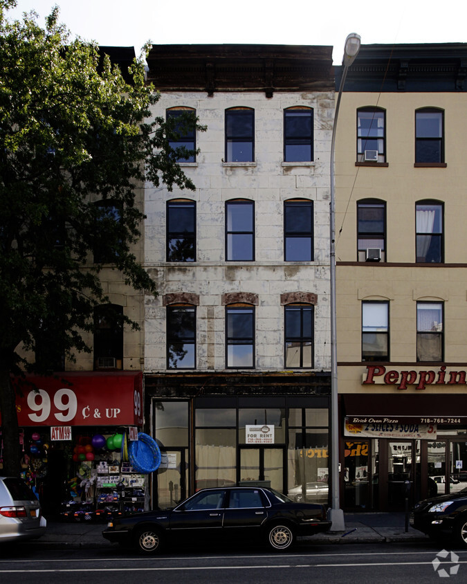 Building Photo - 467 5th Ave
