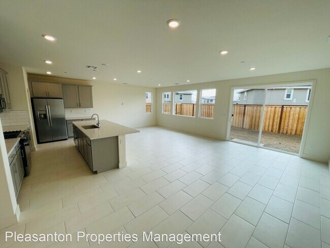 Foto del edificio - 4 br, 2 bath House - 2550 Landstone St.