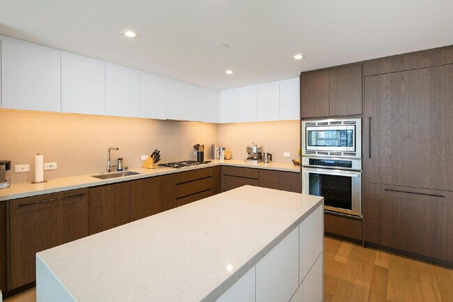 Building Photo - "Stunning 2-Bed, 2-Bath Urban Retreat with 1161 Sq Ft of Comfort in Downtown San Diego!"