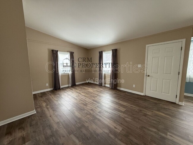 Building Photo - 1004 E Cornell Rd