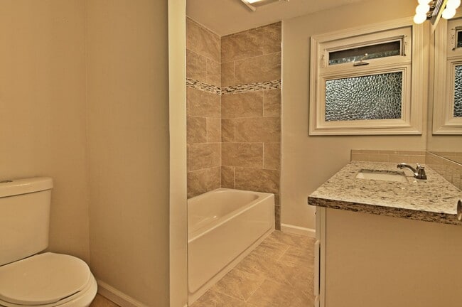 Foto del edificio - 4346 S 178th St