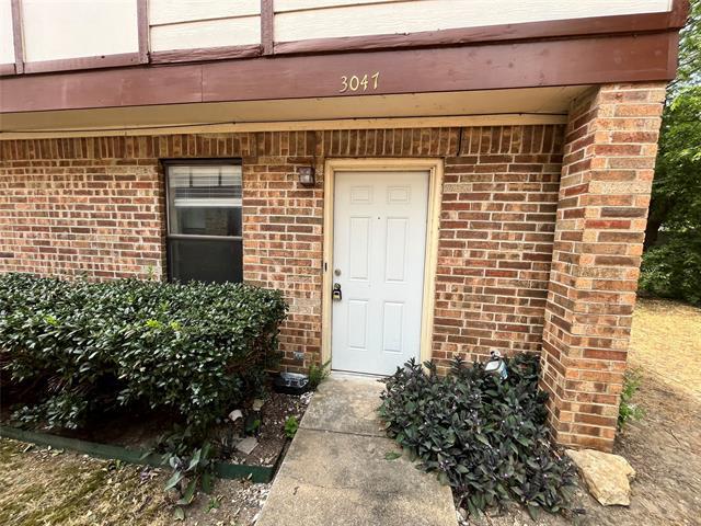 Building Photo - 3047 Olympia Dr