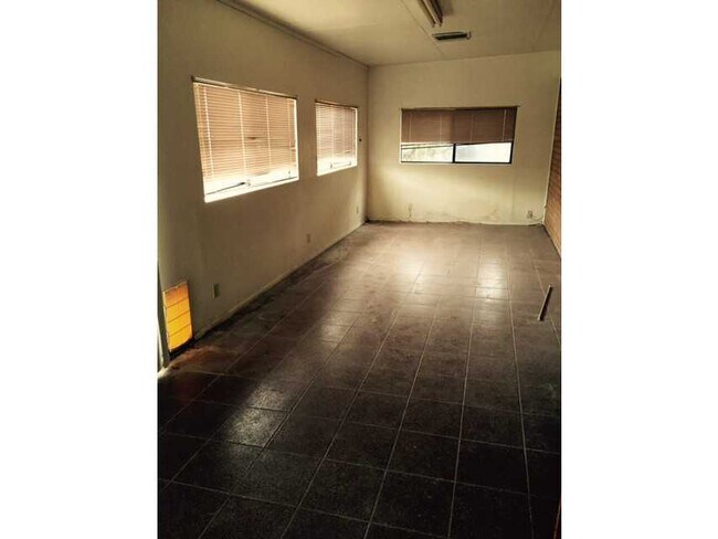 Foto del edificio - 11240 Montwood Dr