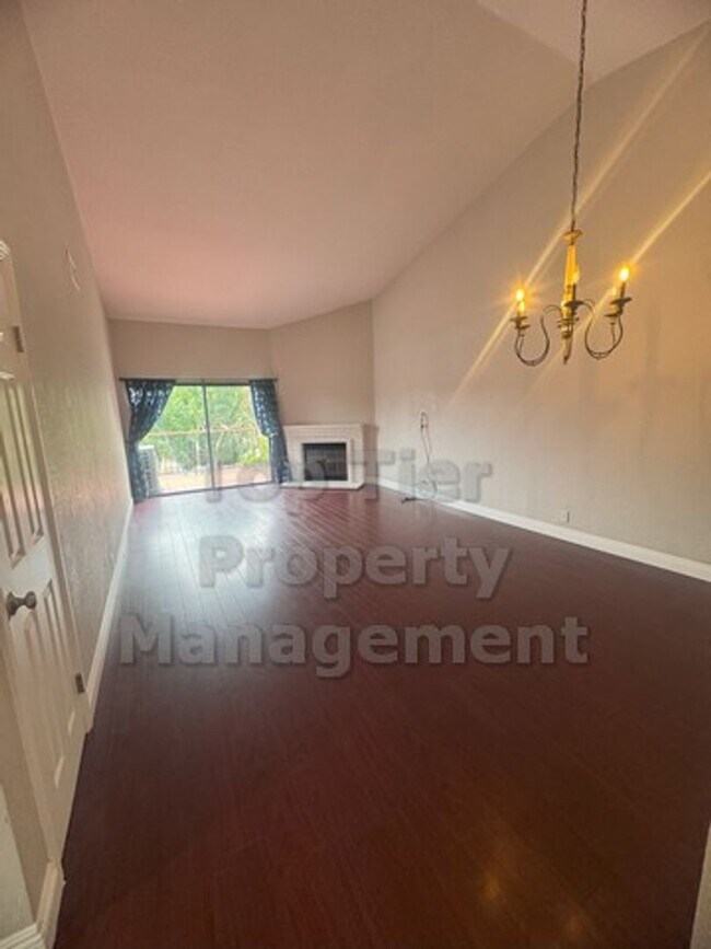 Building Photo - 3 Bedroom, 2 Bath Beautiful Carlsbad Home ...