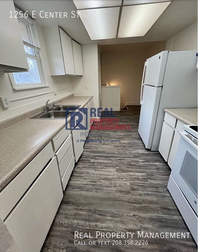 Building Photo - 3 Bedroom 2 bath House - with Garage