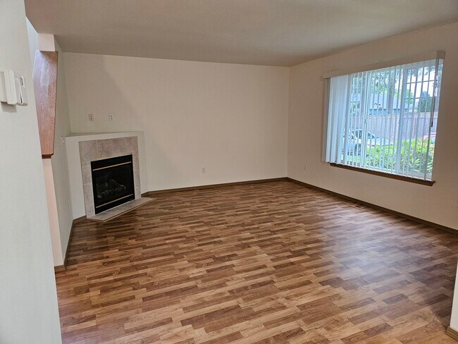Foto del edificio - 6729 Compton Blvd SE